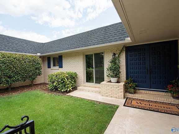 3rd image of 2721 Hunterwood Dr SE