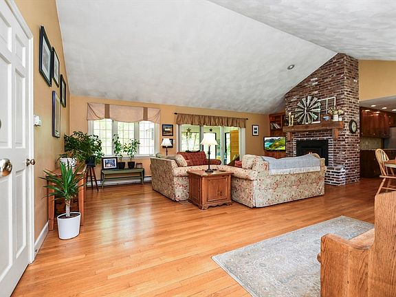 2nd image of 11 Batchelder Rd