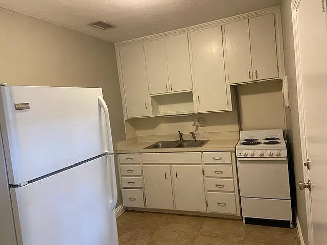 2 bed, 700 sqft, $1,200 — Photo 4