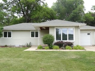 1521 W 4th St, Cedar Falls, IA 50613