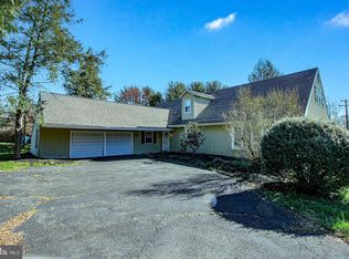 160 Woodcrest Ln, Doylestown, PA 18901