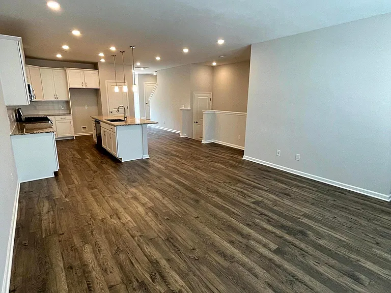1036 Commack Dr — Photo 35