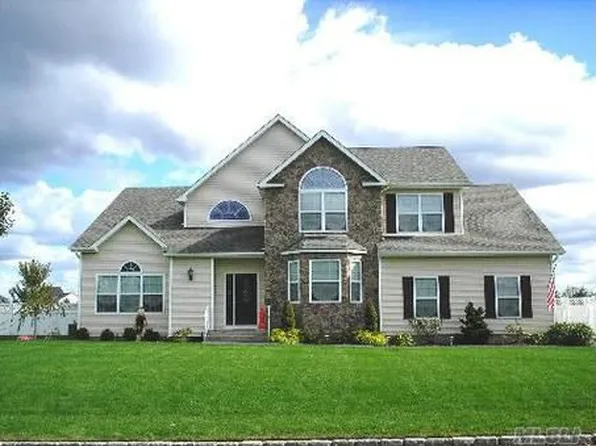 1 Sherwood Dr, Shoreham, NY 11786