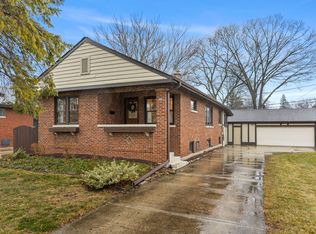 909 Webster Ave, Wheaton, IL 60187