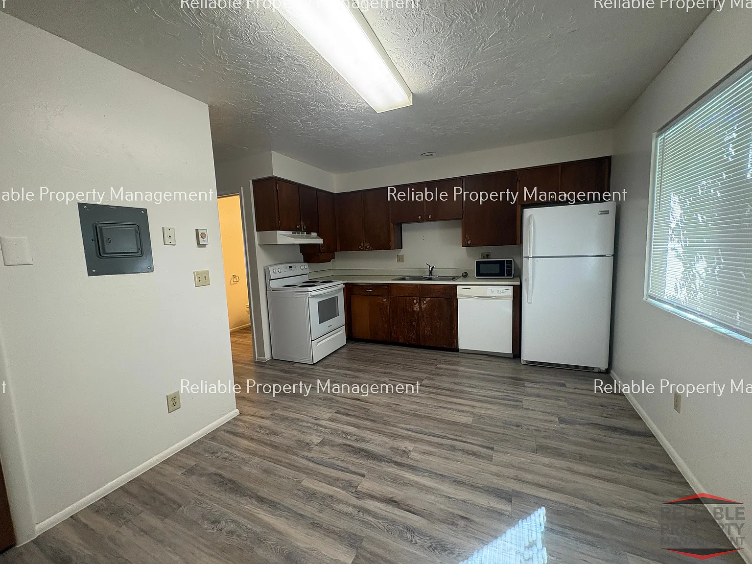 2 bed, 1.5 bath, 1139 sqft, $1,050 — Photo 4