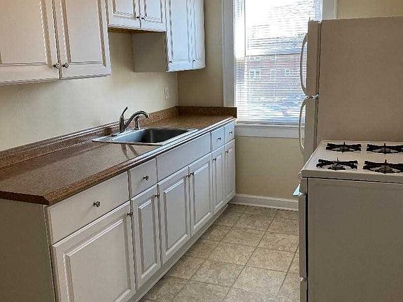 2nd image of 247 Maple Ave APT 2A