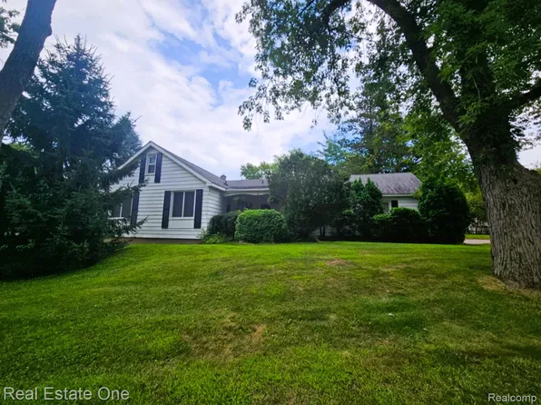 4415 Welland Dr, West Bloomfield, MI 48323