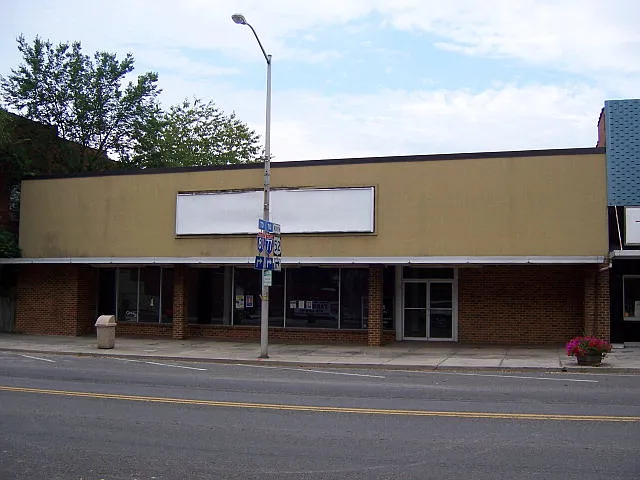 230 W Main St photo 1