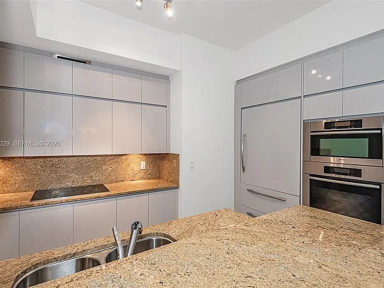 50 S Pointe Dr #1804 — Photo 27