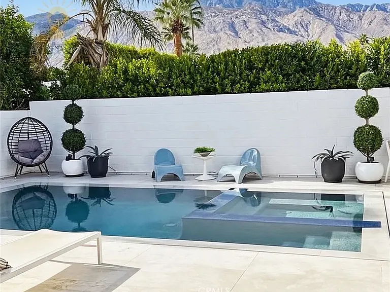 555 S Sunrise Way — Photo 19