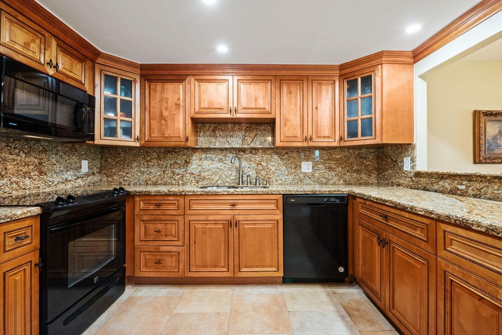 2651 S Palm Aire Drive #101, photo 2