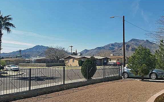 2nd image of 10032 Oakwood Dr