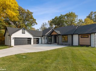 7363 NW Beaver Dr, Johnston, IA 50131