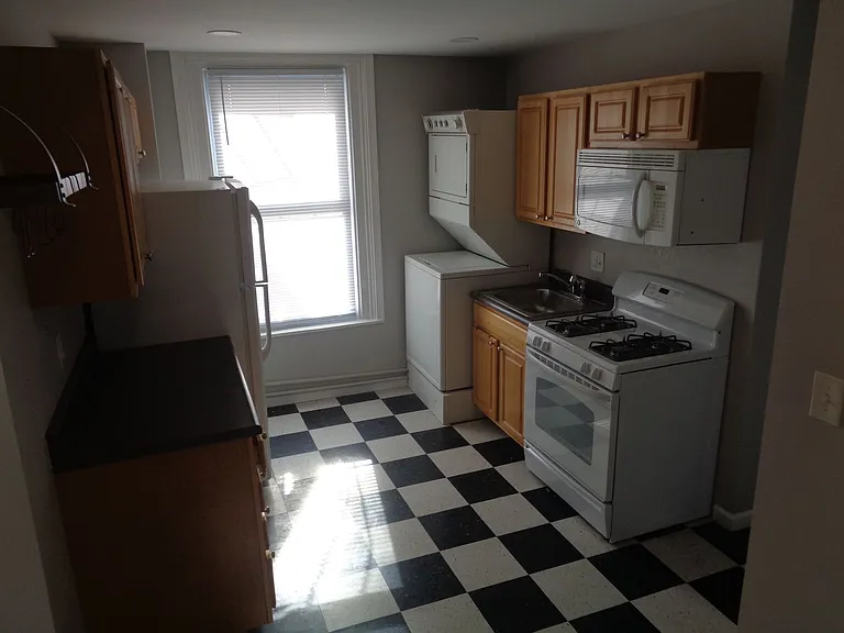 713 W. 33rd St. — Photo 7