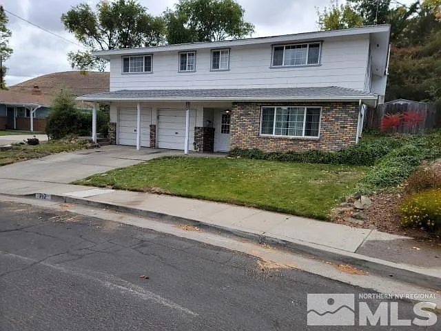 712 Highland St photo 1