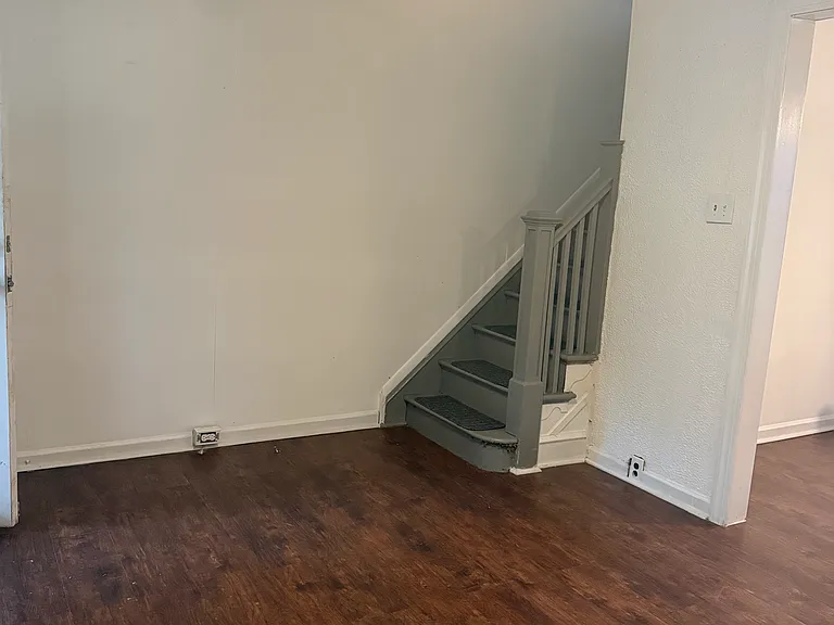 5829 N Woodstock St — Photo 12