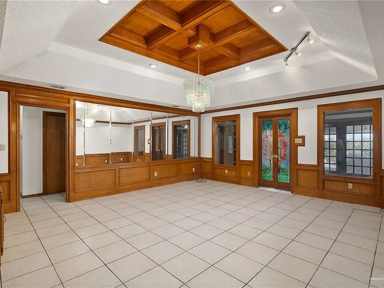 3808 N Cynthia St — Photo 3