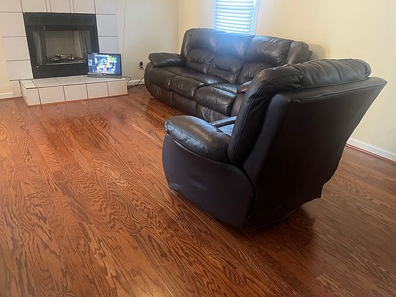 5th image of 109 Brook Pine Dr