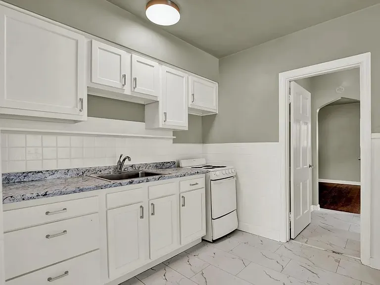 1226 Franklin Ave #1 — Photo 1