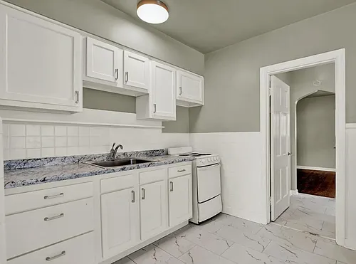 1226 Franklin Ave #1 Photo 1