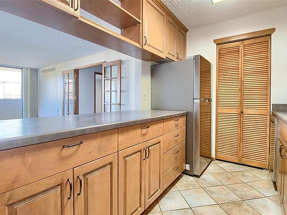 5th image of 1020 15th St APT 31J