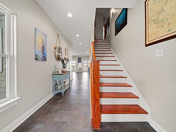 4th image of 814 Hall Ave