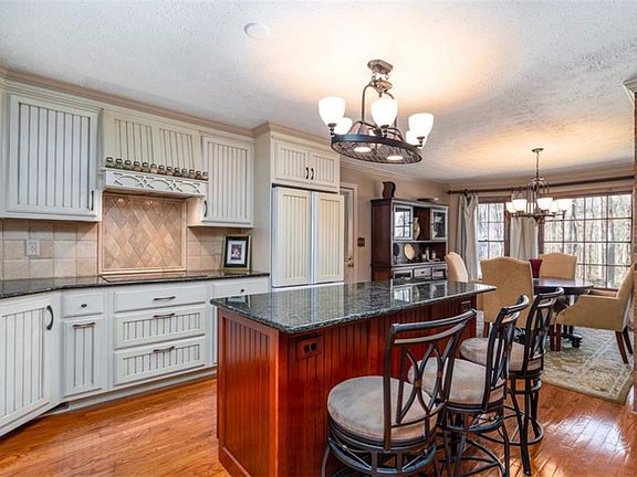 4th image of 1322 Sommerset Dr