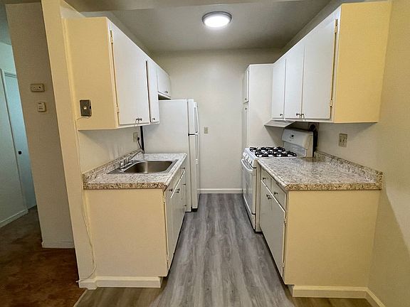 5th image of 2043 Buena Vista Ave #B