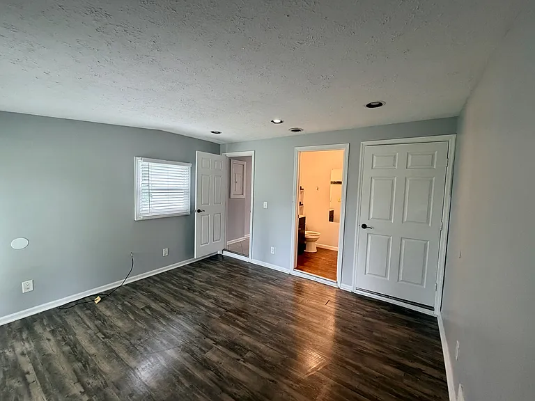 416 W Wenger Rd — Photo 12