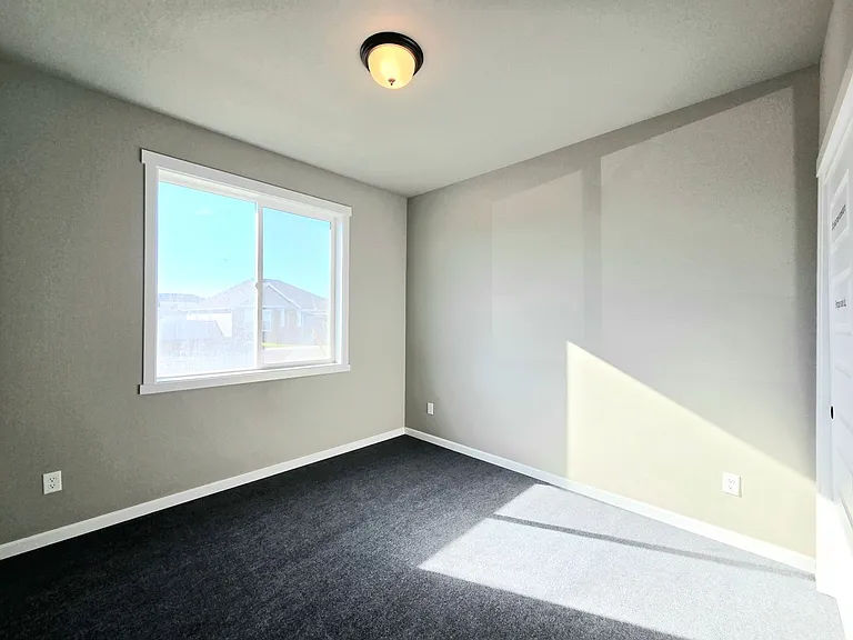 717 J St NE — Photo 8