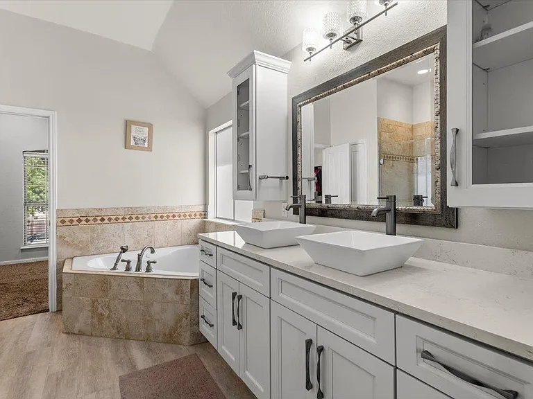 8503 Delavan Ave — Photo 34