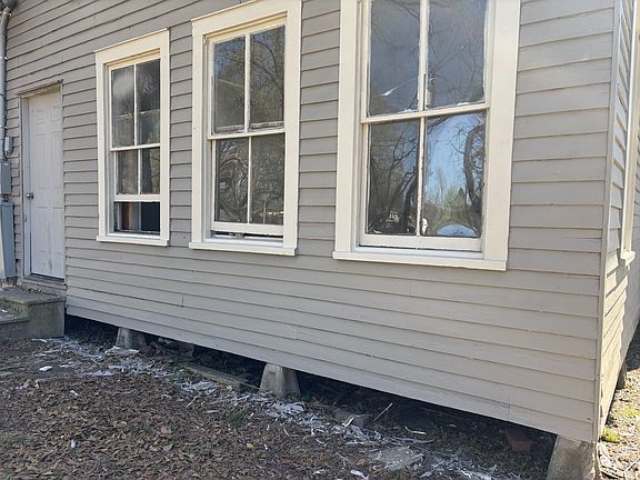 3rd image of 423 Sampson St