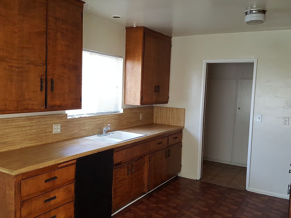 1st image of 8342 Pine Ave