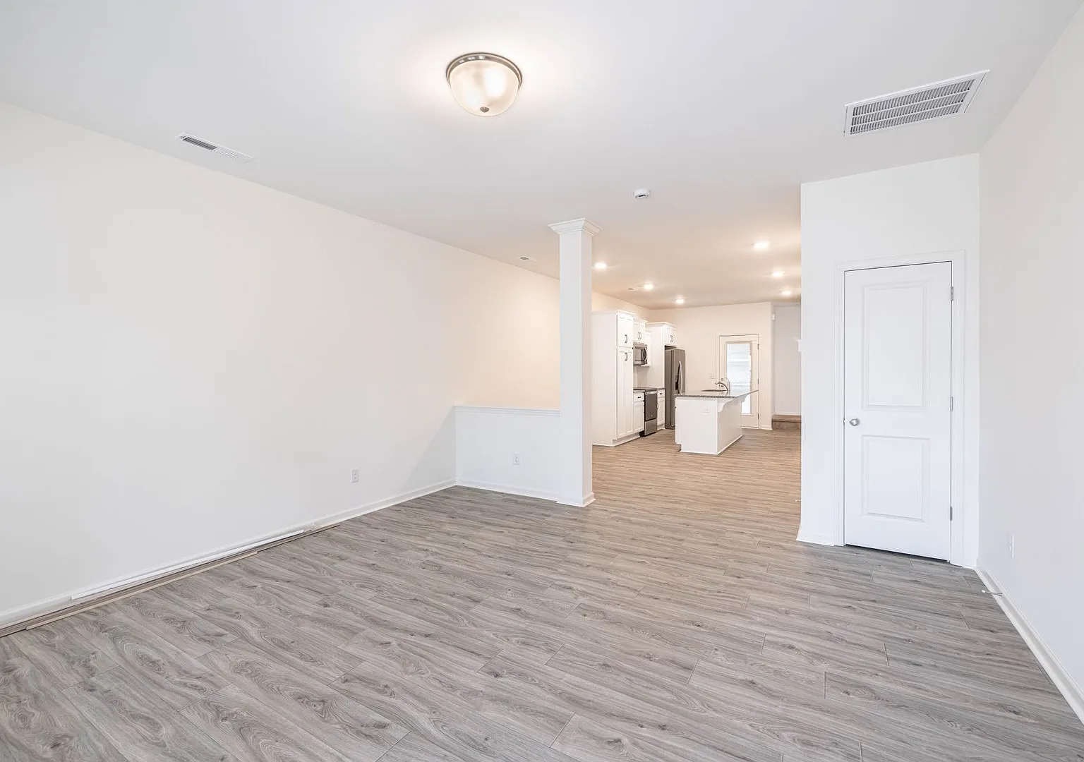 2 Bedroom Townhome Main Street Pineville - Move In Special 1 Month Free — Photo 4