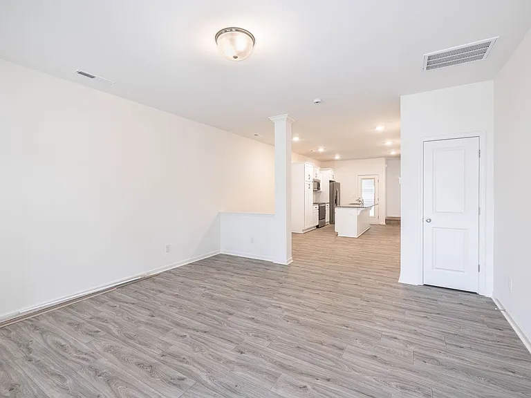 465 Kinnerton Pl — Photo 4
