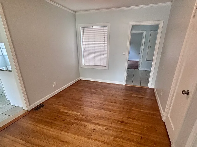 1106 Lindridge Dr NE — Photo 8