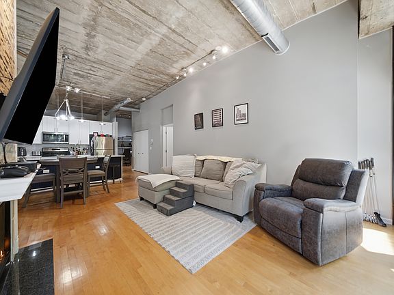 2nd image of 1002 W 15th St