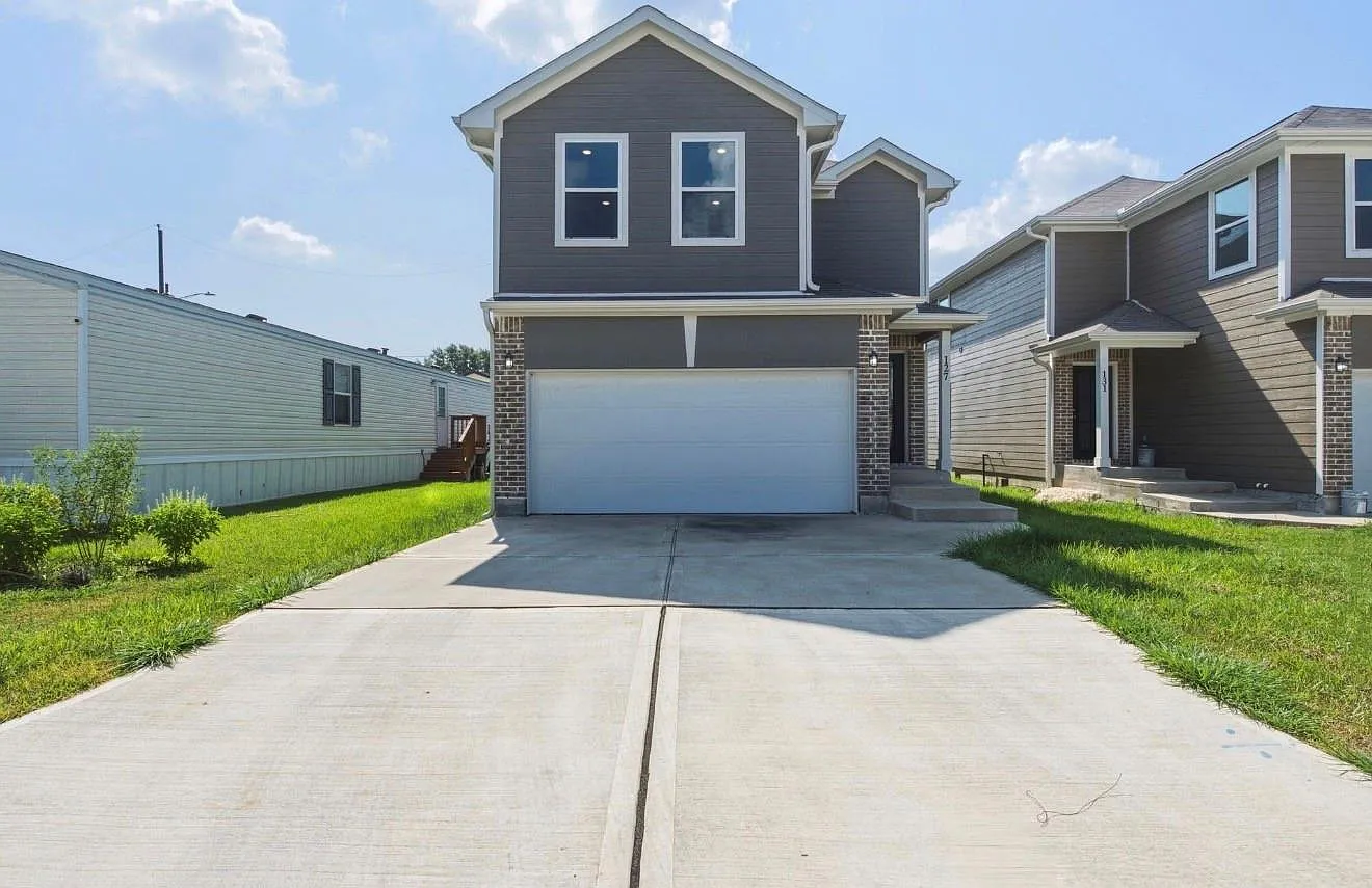 3 bed, 2.5 bath, 1875 sqft, $1,795 — Photo 2