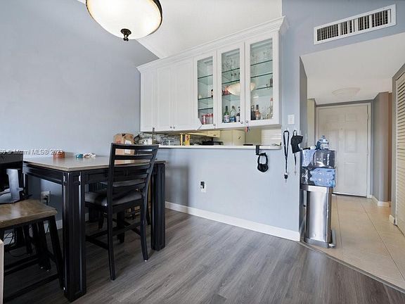 5th image of 9894 Nob Hill Ln #9894