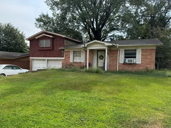 917 Mimosa Dr, Wake Village, TX 75501