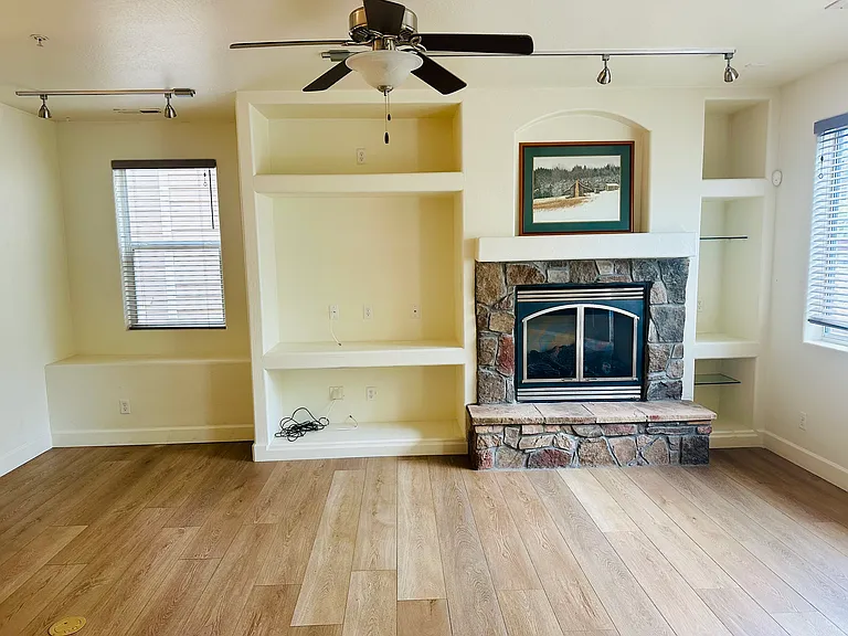 930 E Sterling Ln — Photo 24