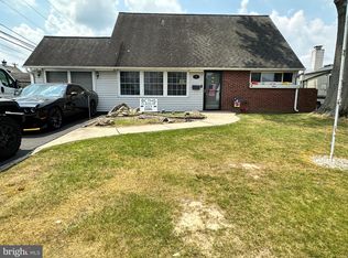 3 Mayflower Rd, Levittown, PA 19056