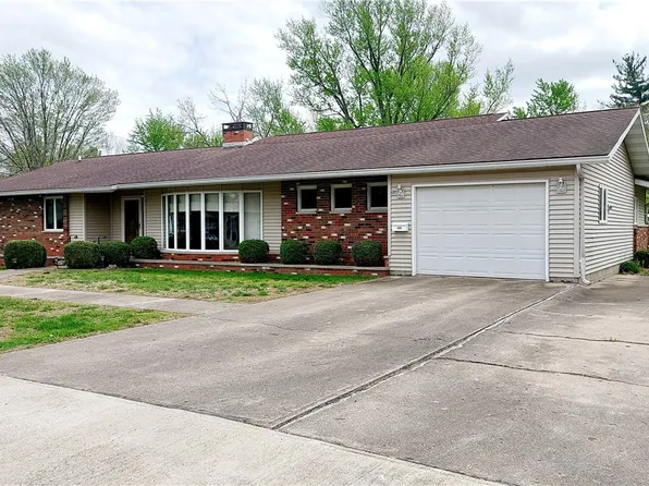 208 E Curtis St, Newton, IL 62448