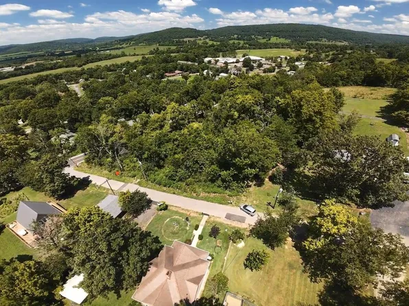 307 E Court St, Leslie, AR 72645