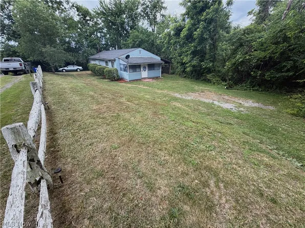 1129 Sunset Ln, East Liverpool, OH 43920