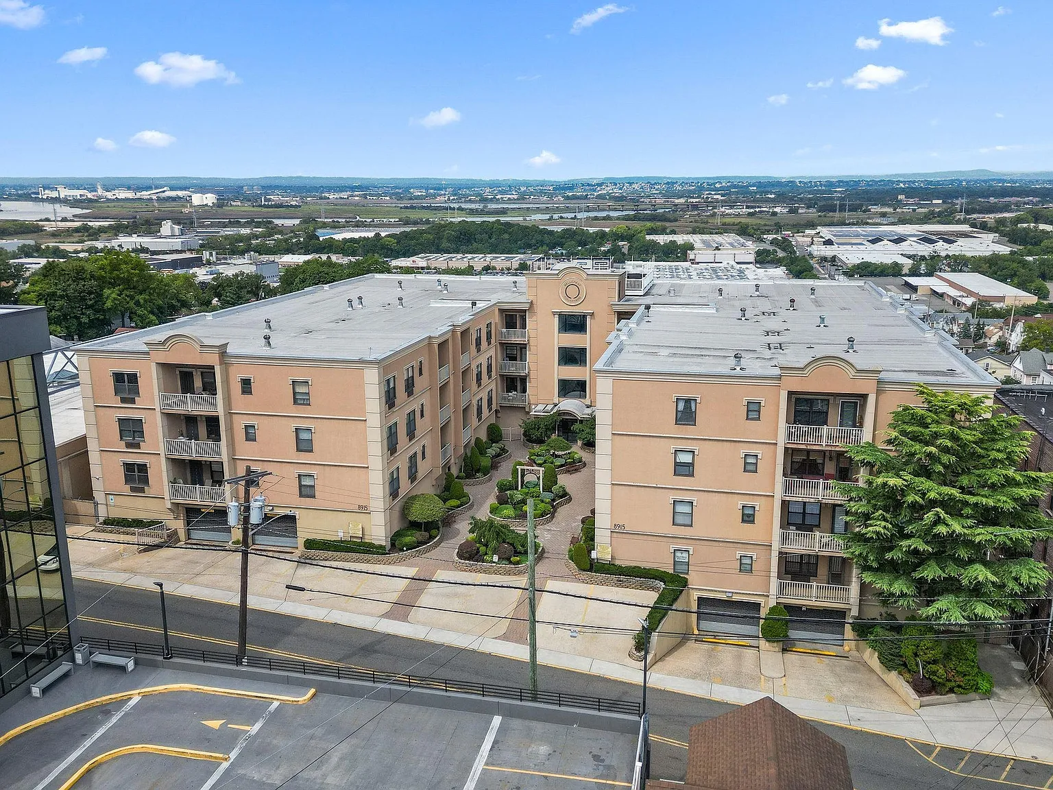 2 bed, 1.0 bath, $3,500 — Photo 2