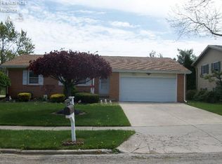 827 Delmoy Ave, Bellevue, OH 44811