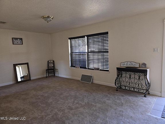 3rd image of 126 Reservation Dr