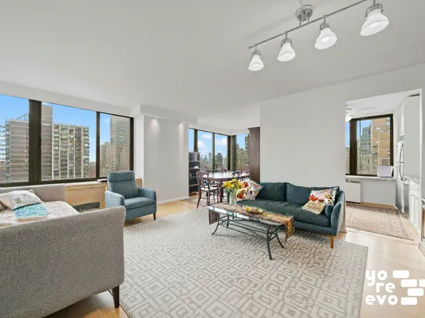 300 East 85th Street image 1 of 15