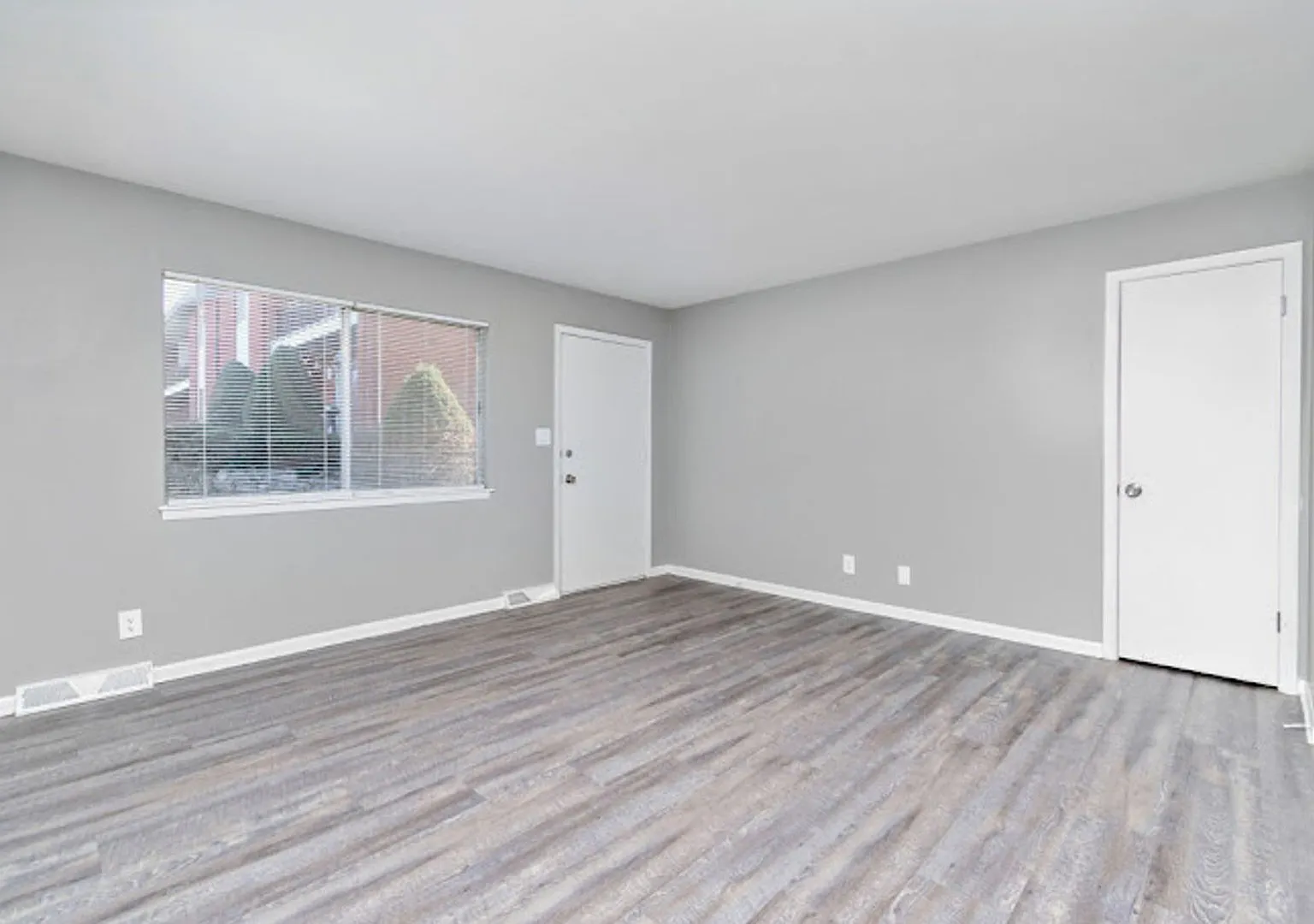 Chapel Hill KC Apartments — Photo 2
